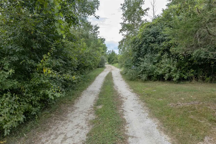 1675 S 9 1/2 Mi Road, Midland, MI 48640 - #2