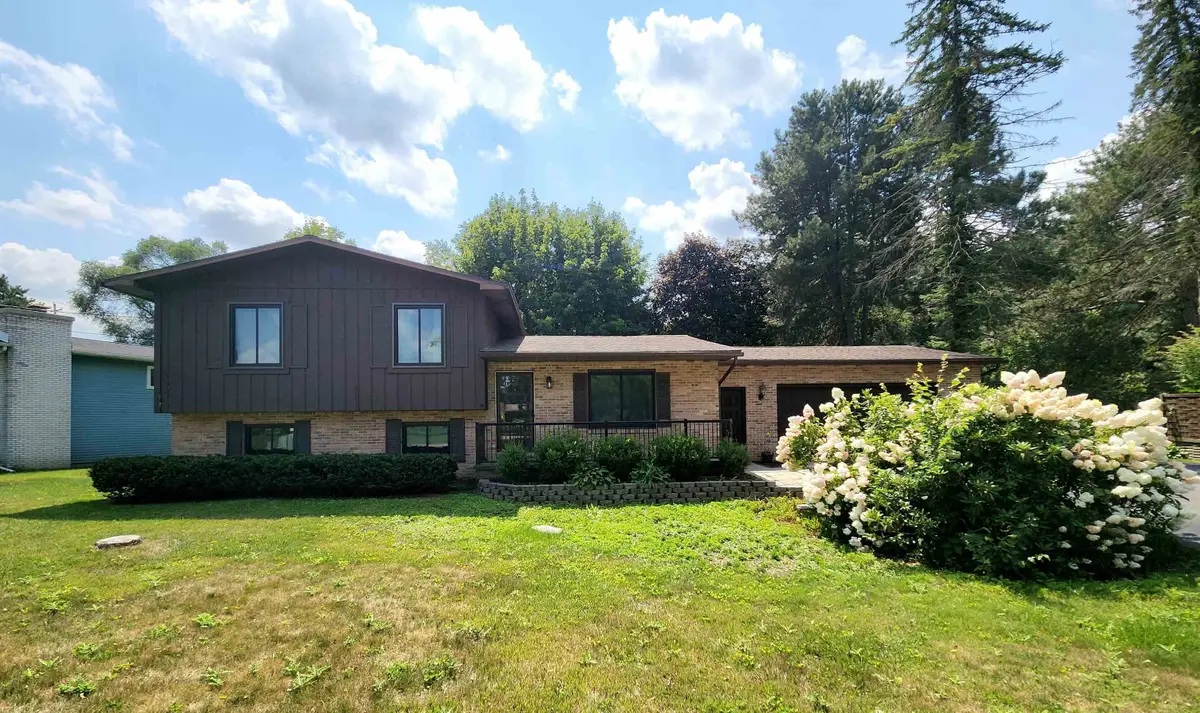 1705 W Sugnet Road, Midland, MI 48640 - #1