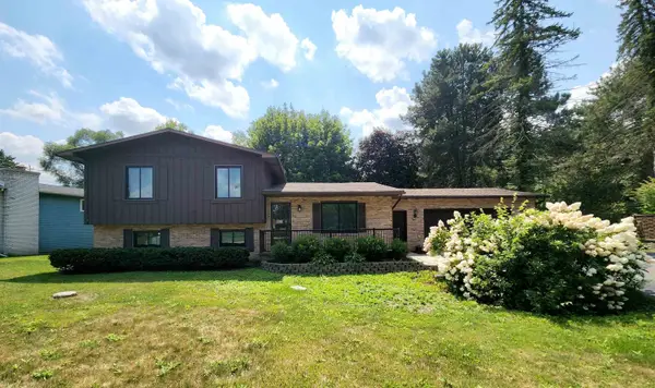 1705 W Sugnet Road, Midland, MI 48640