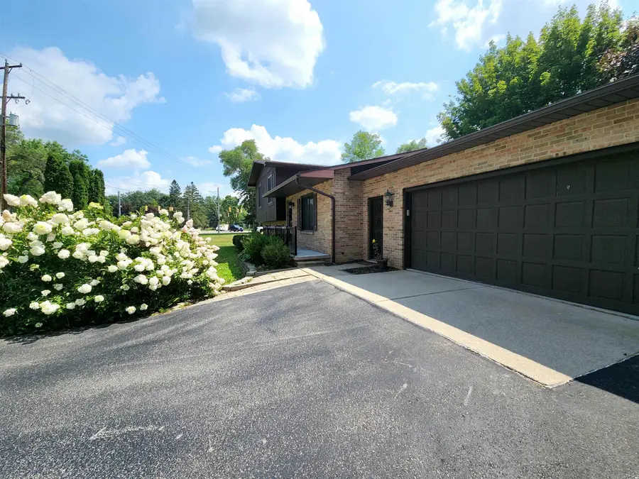 1705 W Sugnet Road, Midland, MI 48640 - #3