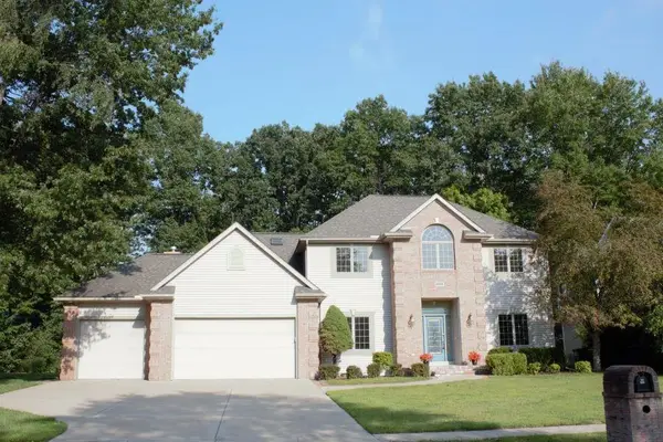 6006 Oak Hollow Street, Midland, MI 48640