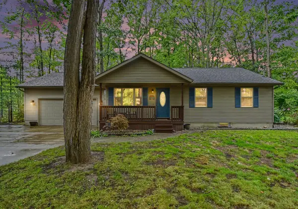 2567 N Starlite Court, Sanford, MI 48657