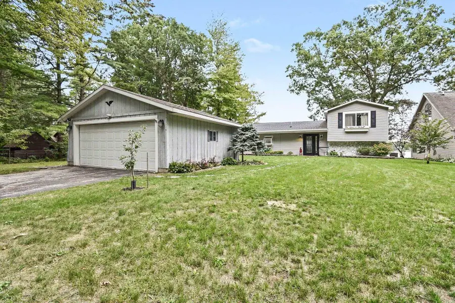 3366 N Lakeside Drive, Sanford, MI 48657-9473 - #3