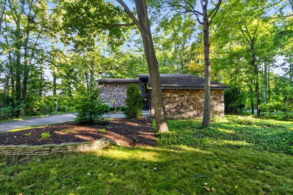 3812 Woodside Drive, Midland, MI 48640