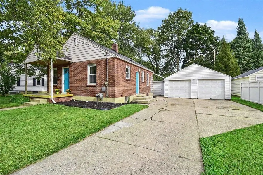 402 W Sugnet Road, Midland, MI 48640 - #2