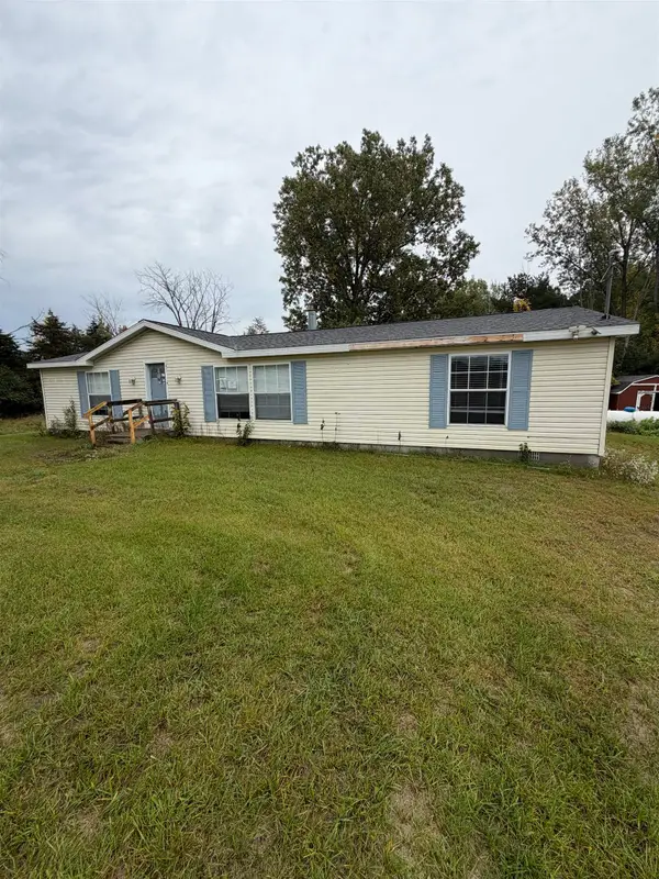 2119 S Eight Mile Road, Breckenridge, MI 48615