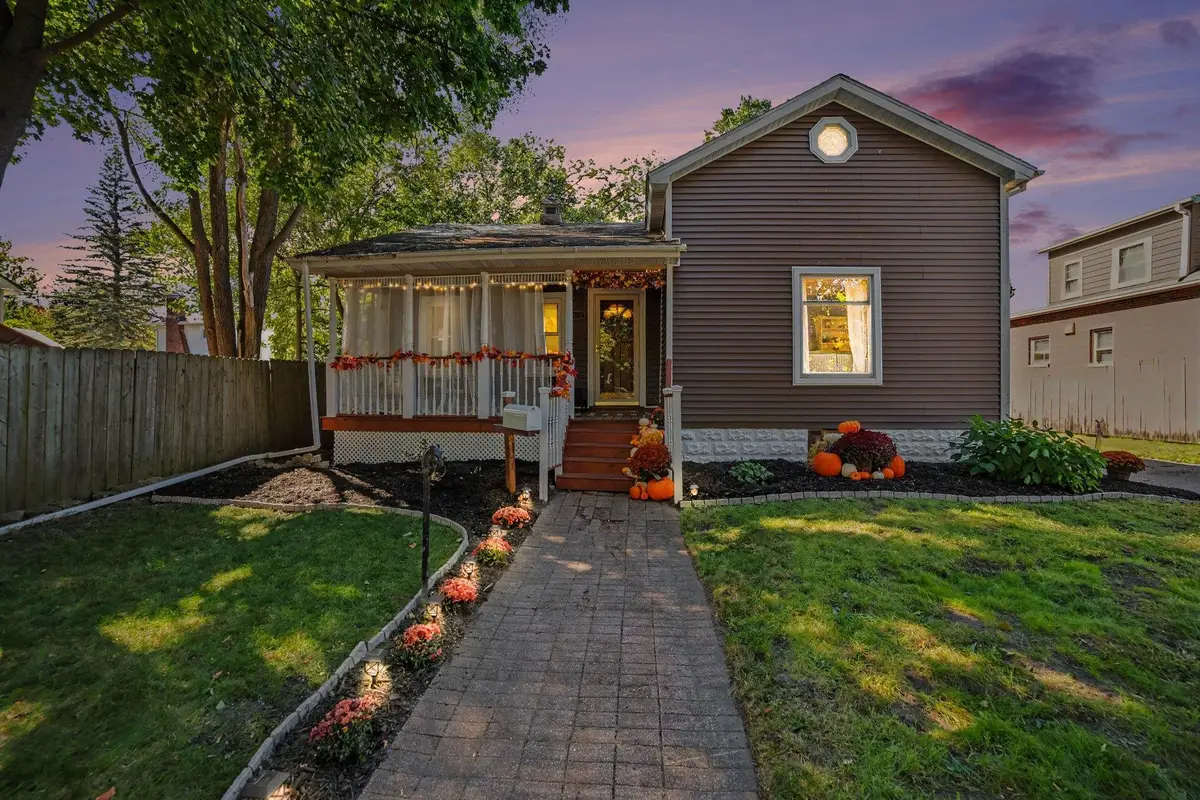 611 W Ellsworth Street, Midland, MI 48640 - #1