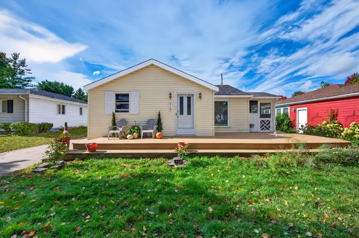 319 W Nickels Street, Midland, MI 48640 - #1