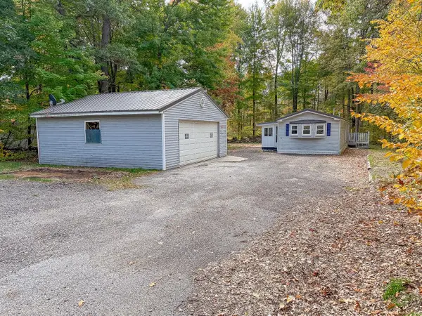 987 W MapleCrest Drive, Sanford, MI 48657
