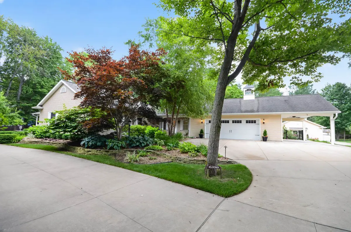 4010 E Old Pine Trail, Midland, MI 48642 - #1