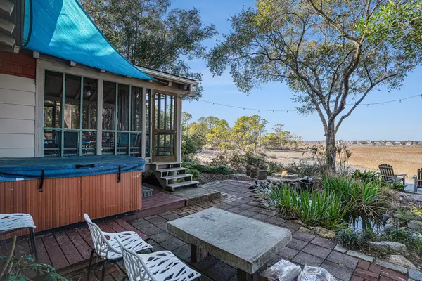 520 E Huron Avenue, Folly Beach, SC 29439