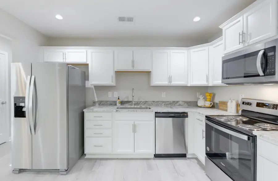 207 Woodlawn Street, Walterboro, SC 29488 - #3