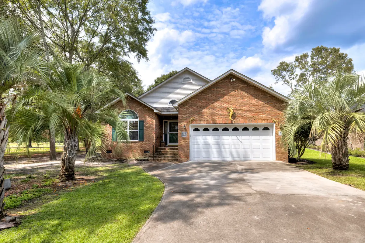 824 Bentwood Circle, Manning, SC 29102 - Image #1