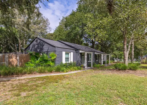 2 Ellen Avenue, Mount Pleasant, SC 29464