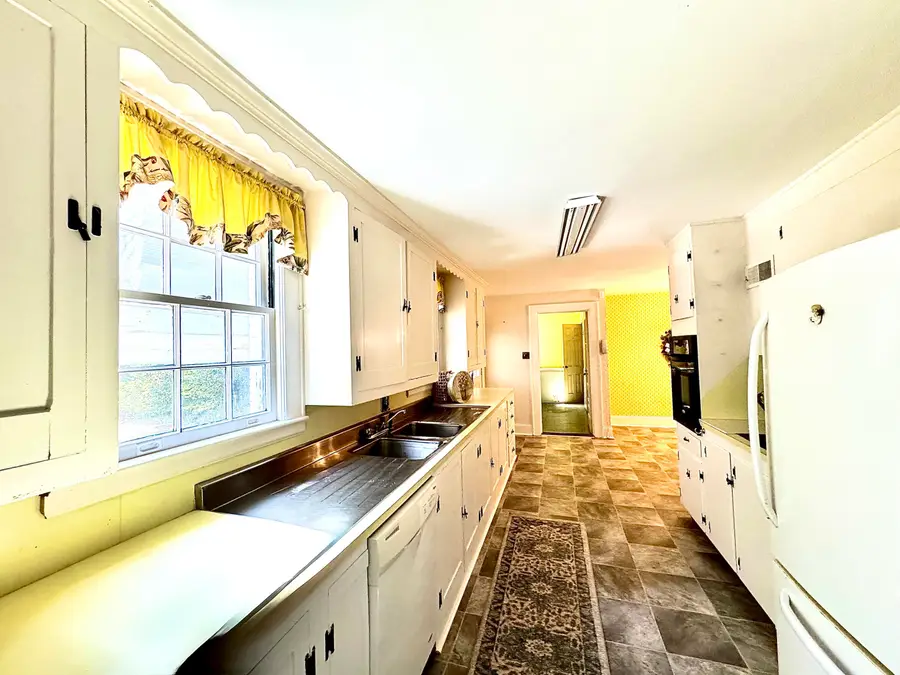 940 Ellis Avenue, Orangeburg, SC 29115 - #3