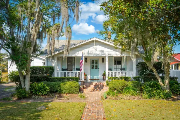 212 Live Oak Drive, Mount Pleasant, SC 29464