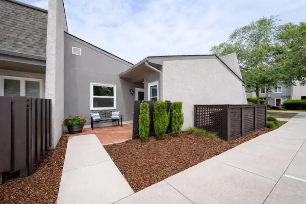 306 Ventura Place, Mount Pleasant, SC 29464