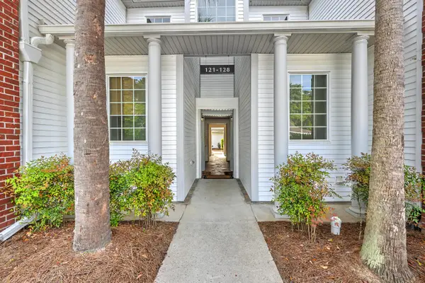 125 Golfview Lane, Summerville, SC 29485