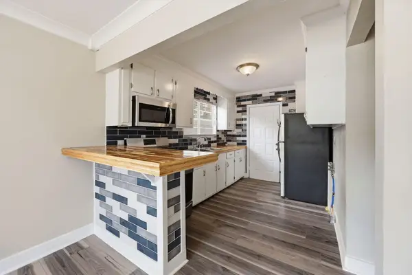 2016 Spruce Boulevard, North Charleston, SC 29406