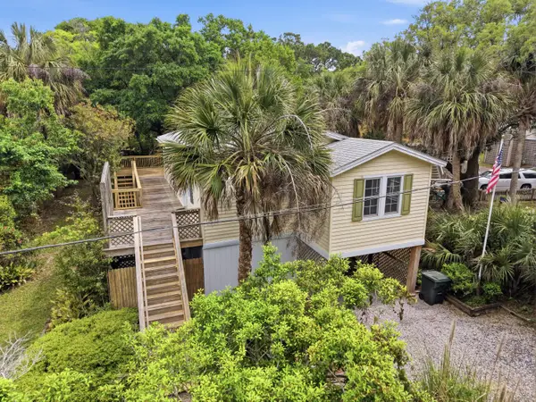 215 W Hudson Avenue, Folly Beach, SC 29439