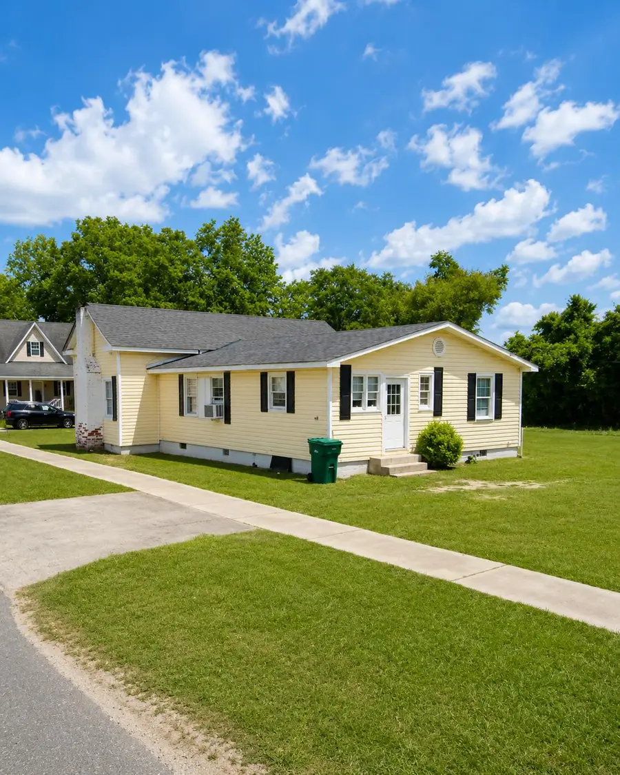 48 W Huggins Street, Manning, SC 29102 - #3