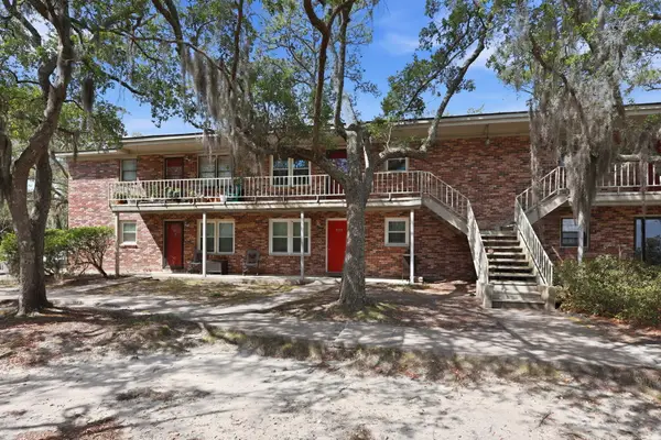 404 Saint Charles Court, Charleston, SC 29407