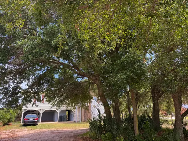 1904 Palmetto Boulevard, Edisto Island, SC 29438