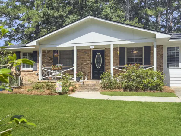 212 Forest Circle, Summerville, SC 29483