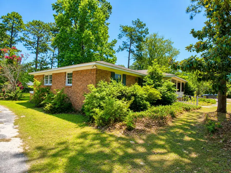 2112 W Carolina Avenue, Hartsville, SC 29550 - #2