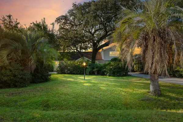 1315 S Edgewater Drive, Charleston, SC 29407
