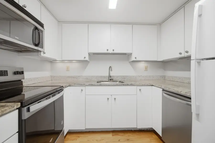14 Lockwood Drive #Apt 3i, Charleston, SC 29401 - #3