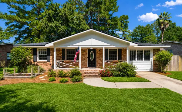 212 Forest Circle, Summerville, SC 29483