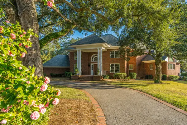235 Country Club Lane, Charleston, SC 29412
