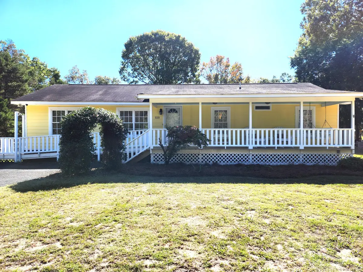 1221 Duboise, Summerton, SC 29148 - #1