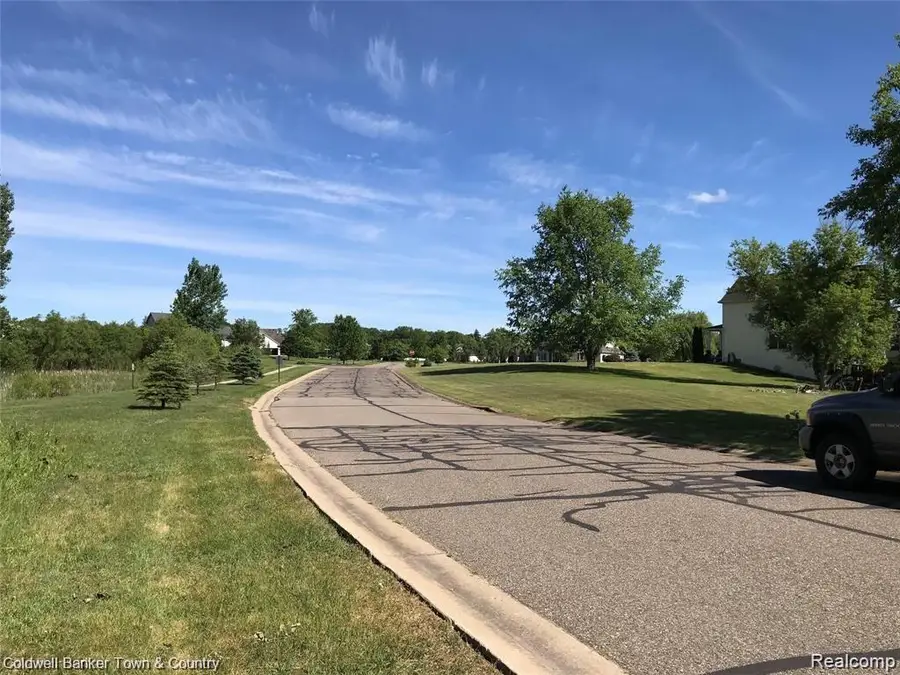 3362 PRESCOTT DR, Howell, MI 48843 - Image #2