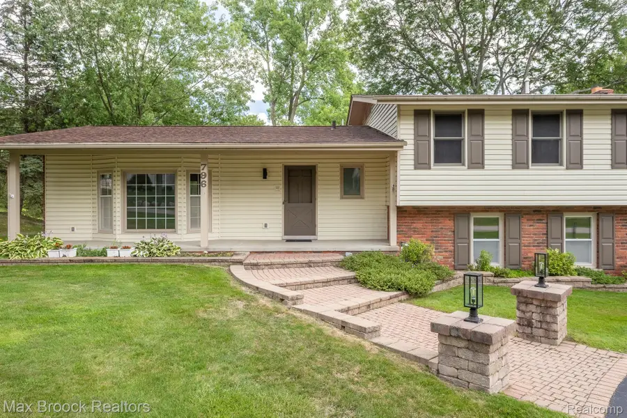 796 ROCK SPRING RD, Bloomfield, MI 48304 - Image #2