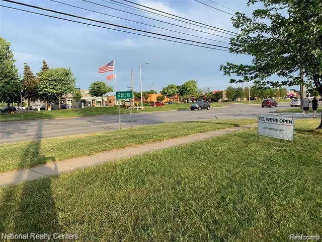 43300 HAYES, Clinton Charter Township, MI 48038 - Image #2