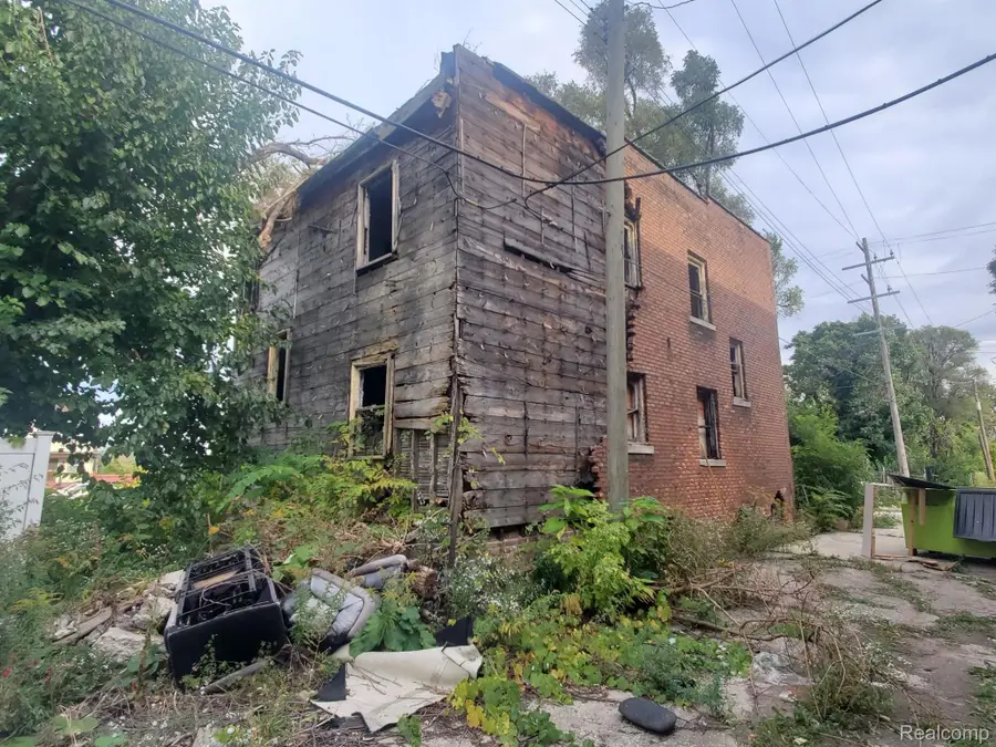 2507 BEWICK ST, Detroit, MI 48214 - Image #2