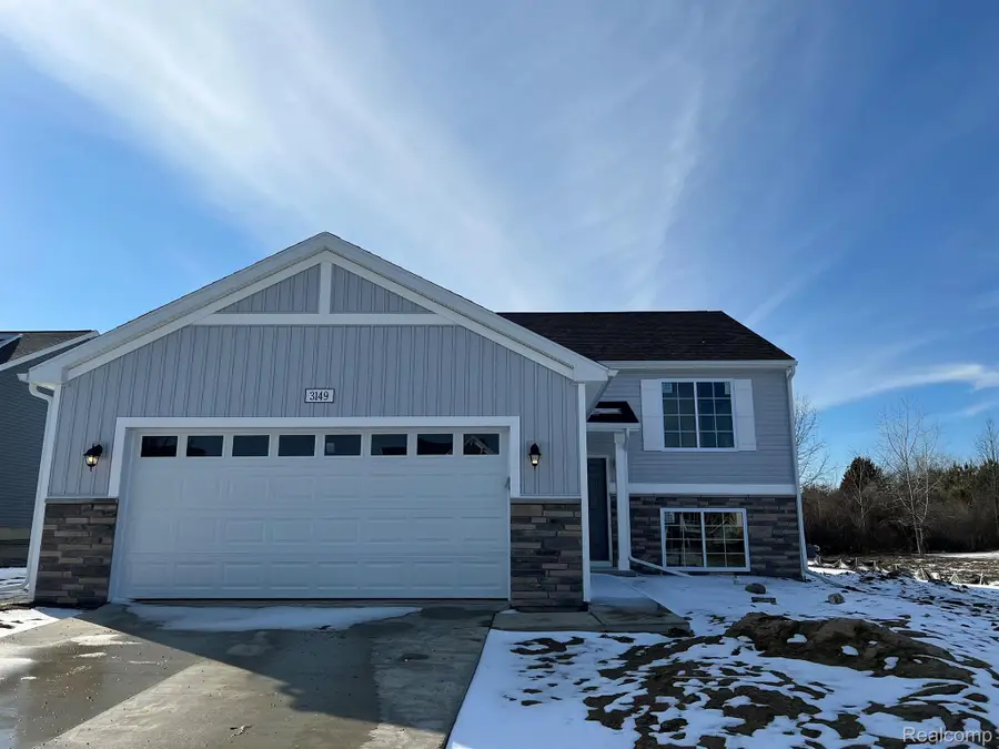 3149 STRATFORD LN, Flushing, MI 48433 - #2