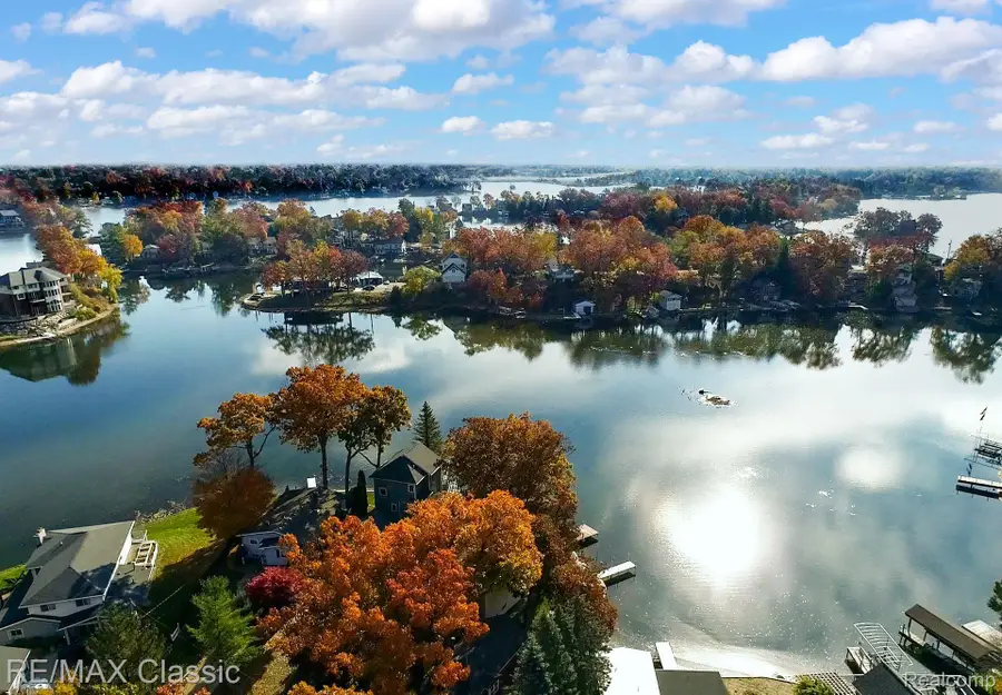 512 FERNHURST CRT, Orion, MI 48362 - #2