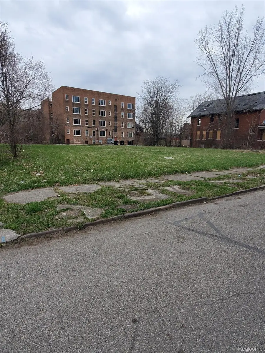 650 GLADSTONE ST, Detroit, MI 48202 - Image #2