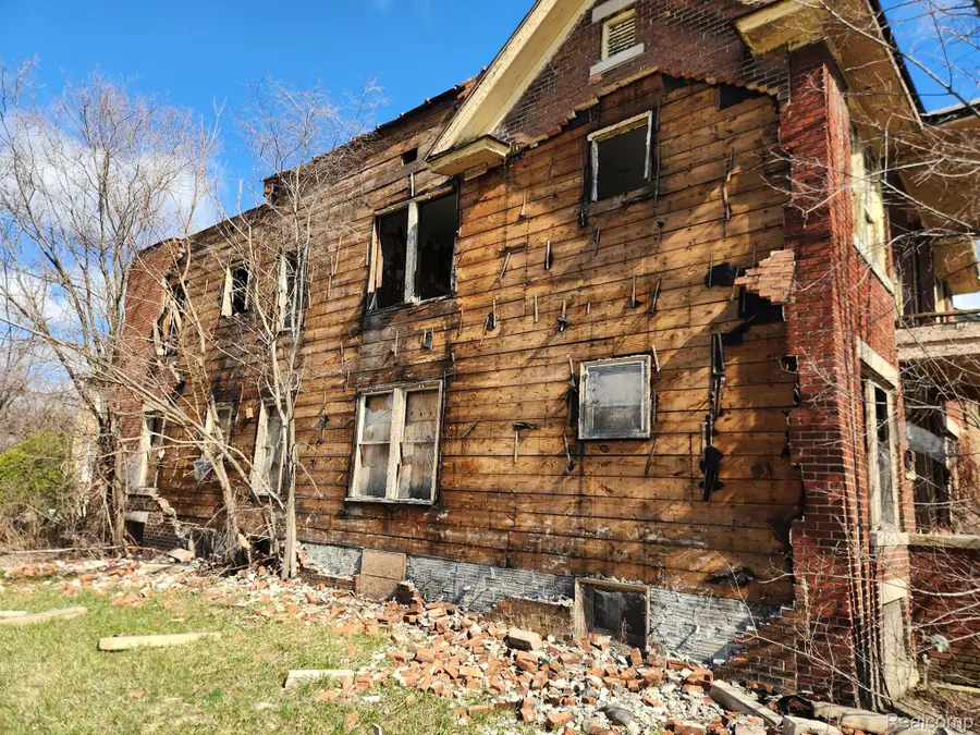 8773 PETOSKEY AVE, Detroit, MI 48204 - Image #3