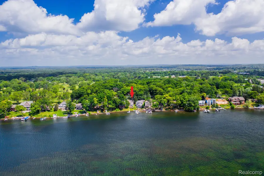 8605 EDGEWOOD PARK DR, Commerce Township, MI 48382 - #2