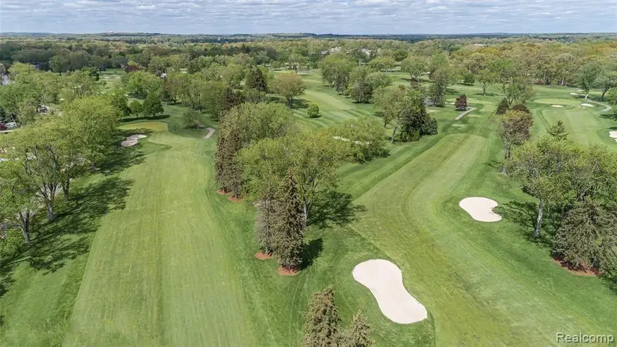 8605 EDGEWOOD PARK DR, Commerce Township, MI 48382 - #3