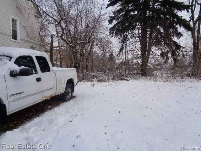3104 HELEN ST, Detroit, MI 48207 - Image #2