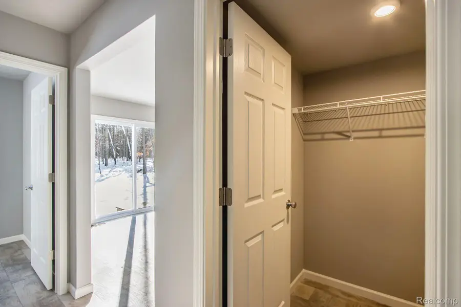 1047 Weatherstone LN, Howell, MI 48843 - Image #3