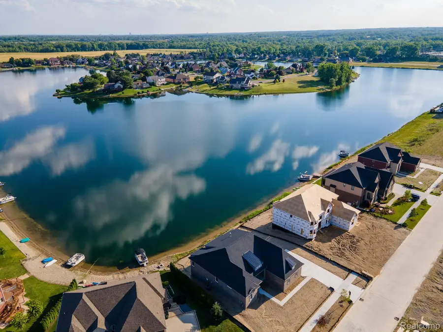 3252 FORSTER LN, Shelby Charter Township, MI 48316 - Image #2