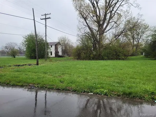 2427 ASH ST, Detroit, MI 48208