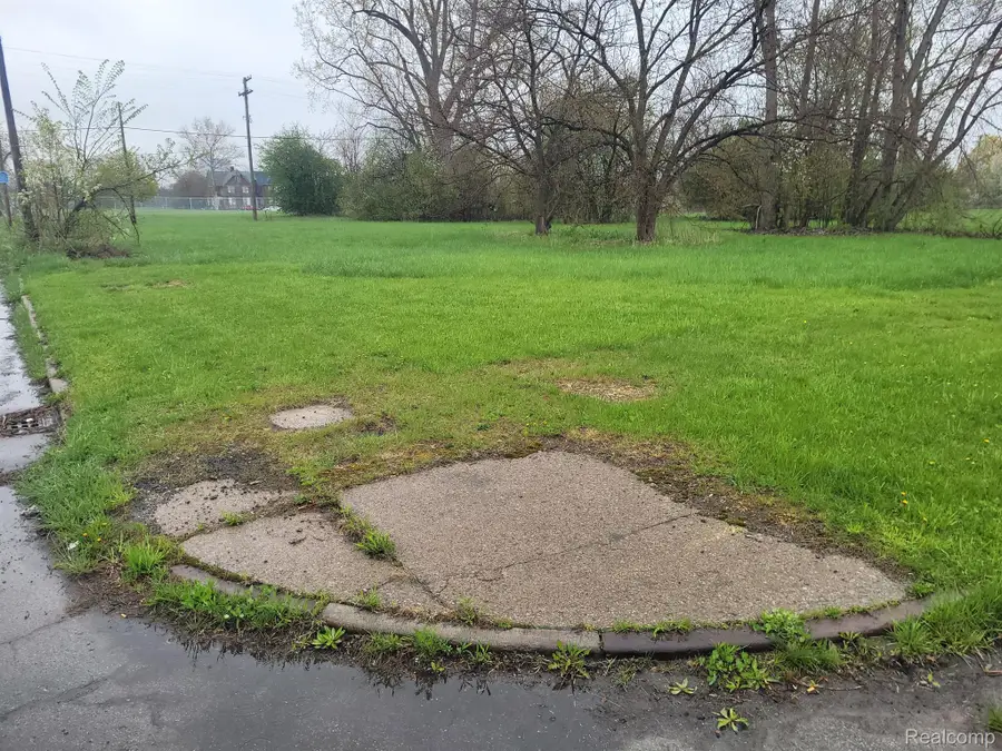 3106 17TH ST, Detroit, MI 48216 - Image #2