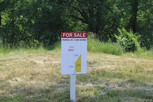 2722 Twin Oaks DR, Milford, MI 48381